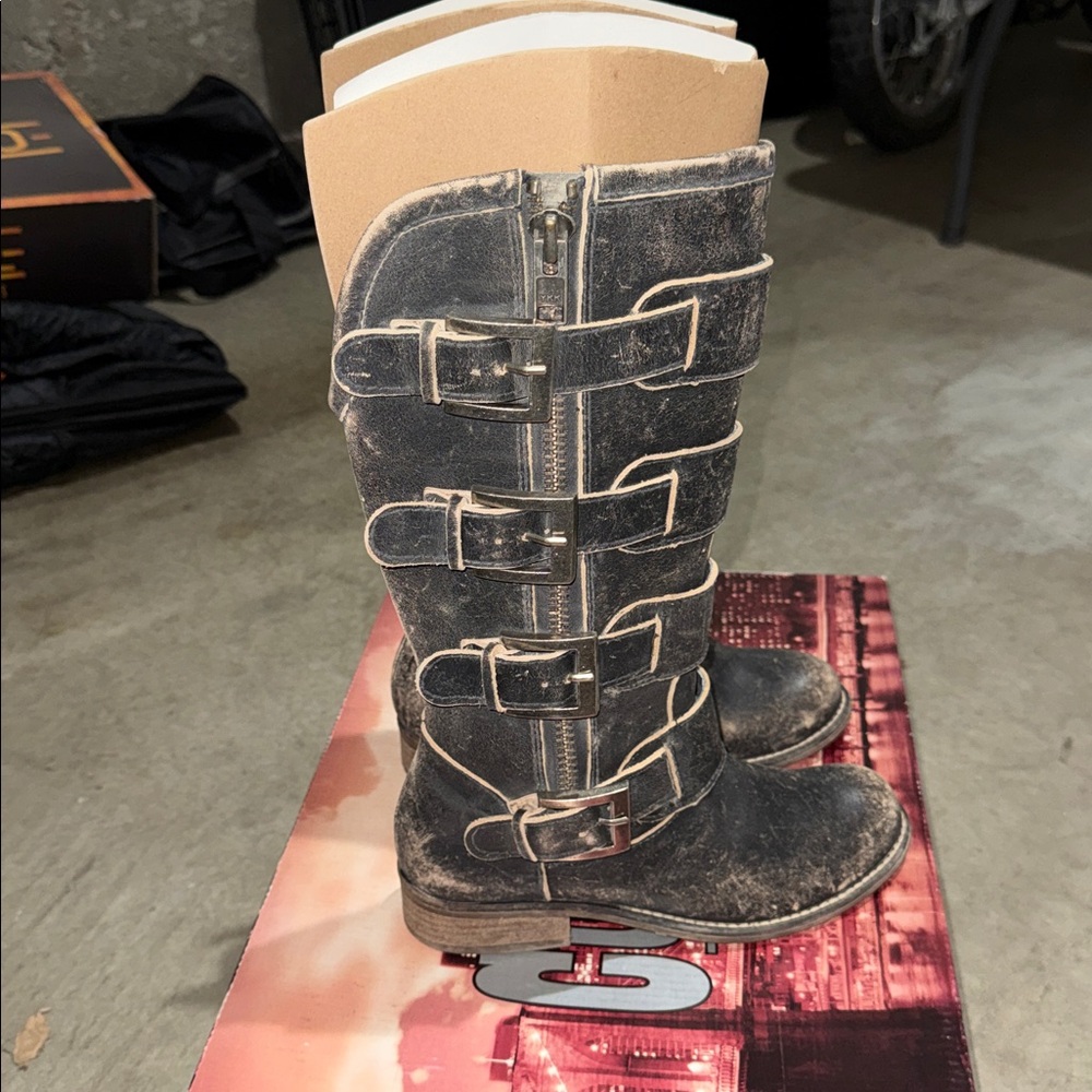 Corral Distressed Brown Boots - Picture 3 of 6